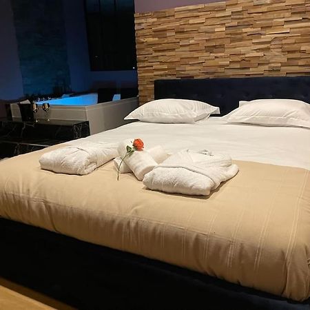 Le Cocon Des Granges - Suite Sauna Jaccuzi Spa Bonnieres-sur-Seine Экстерьер фото